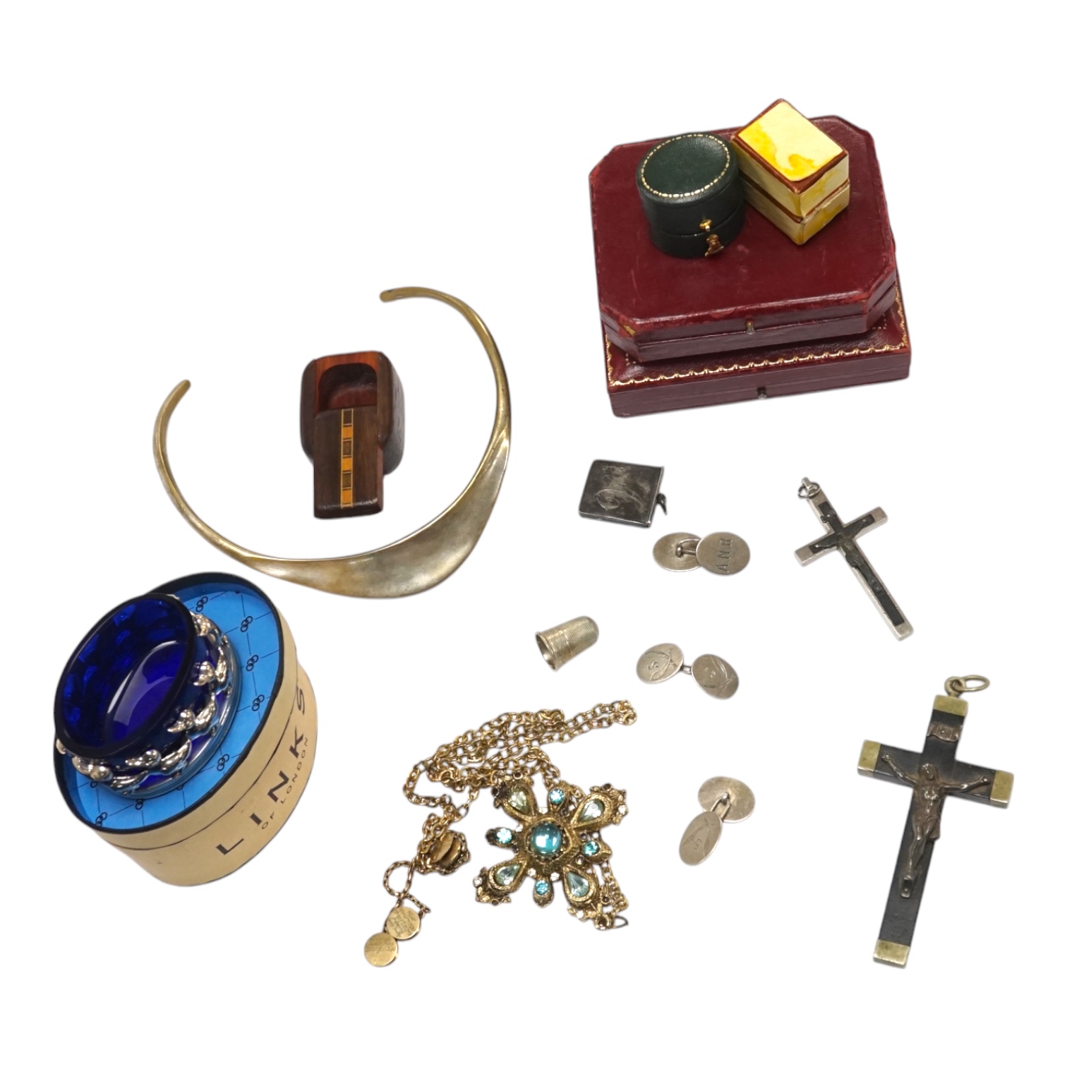 Assorted collectables etc. including a boxed Links of London condiment and spoon, costume jewellery, silver stamp case and two Wartski gilt tooled leather jewellery boxes. Condition - poor to fair